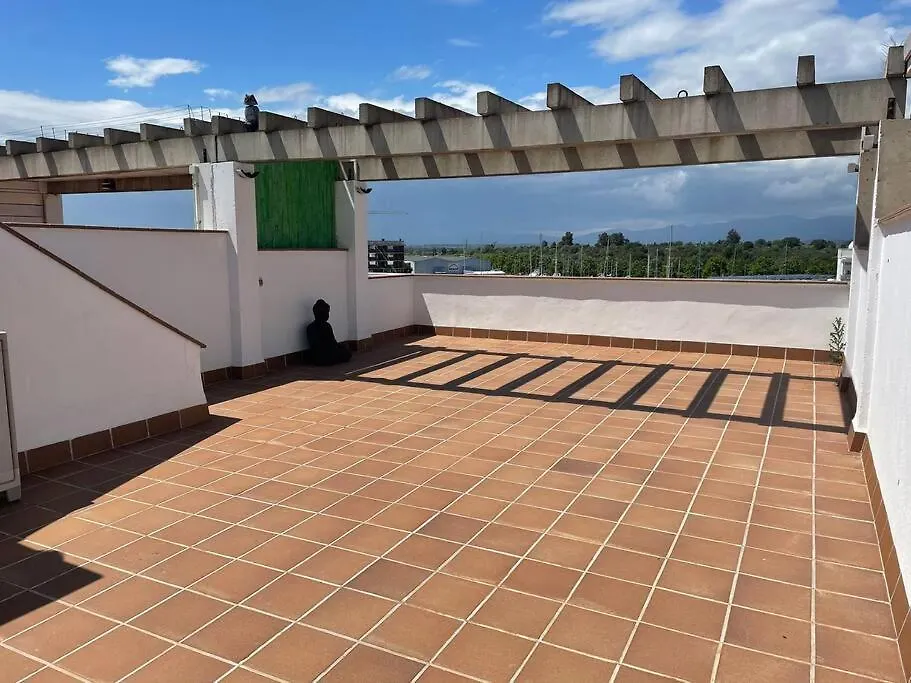 Superbe Appartement Avec Roof Top Et Piscine Roses Espagne